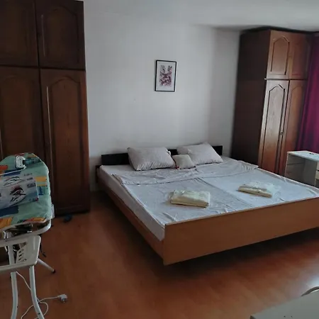 Jana Apartment *